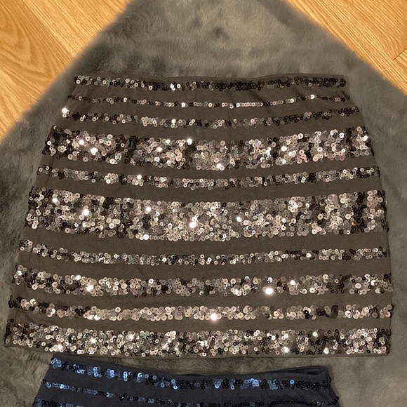 2 Express xs sequin skirts gray and blue - Picture 4 of 6